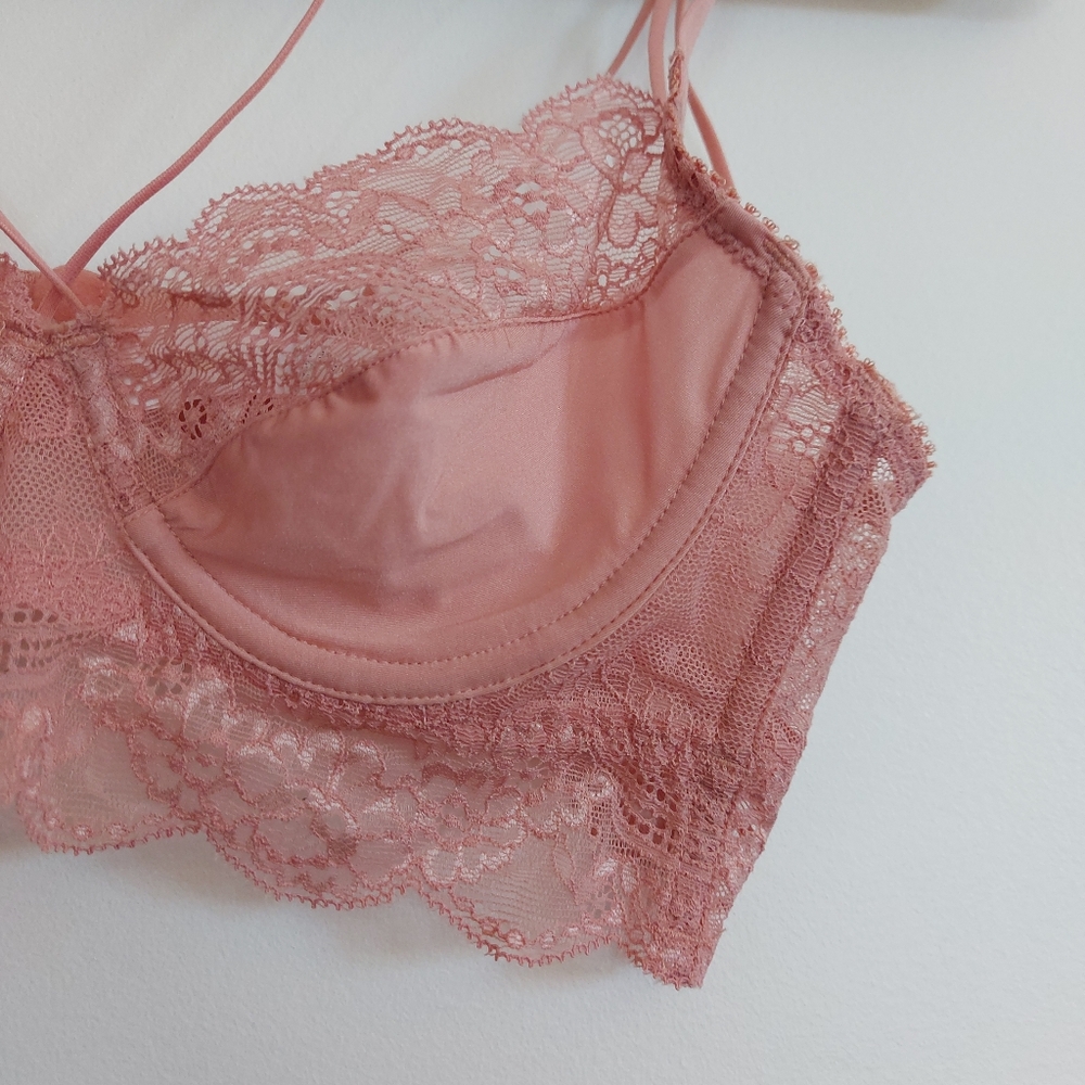 Feather And Pearl Lingerie Set - Picture 2 of 8